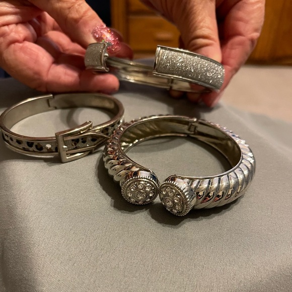 Three silver bangle bracelets - Picture 3 of 3